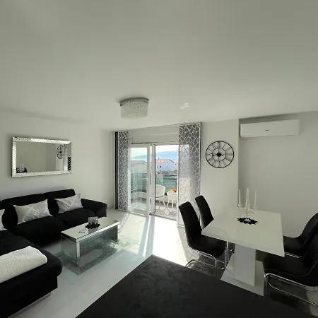 Sky Garden Διαμέρισμα Τρογκίρ