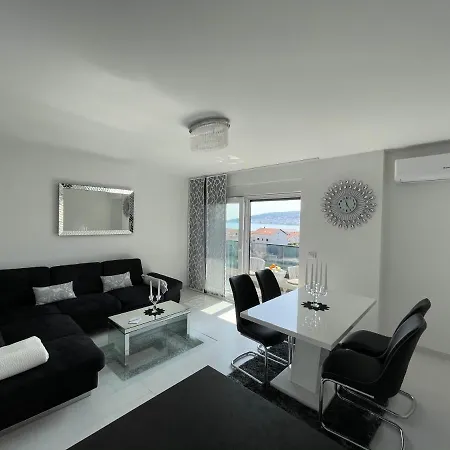 Sky Garden * Τρογκίρ